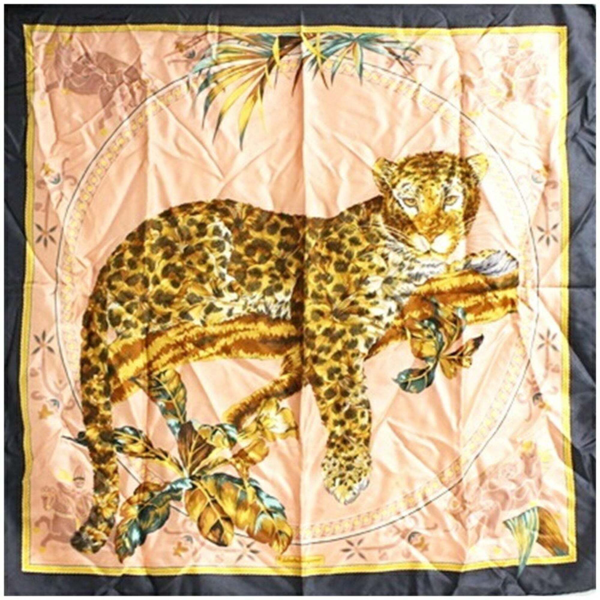 Salvatore Ferragamo Women's Silk Scarf/Muffler In Pink And Gray With Animal P...